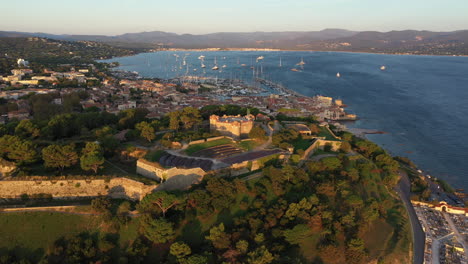 Citadel-of-Saint-Tropez-Museum-maritime-history-with-the-city-in-background